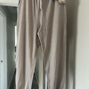 Vuori Boyfriend Joggers NWT